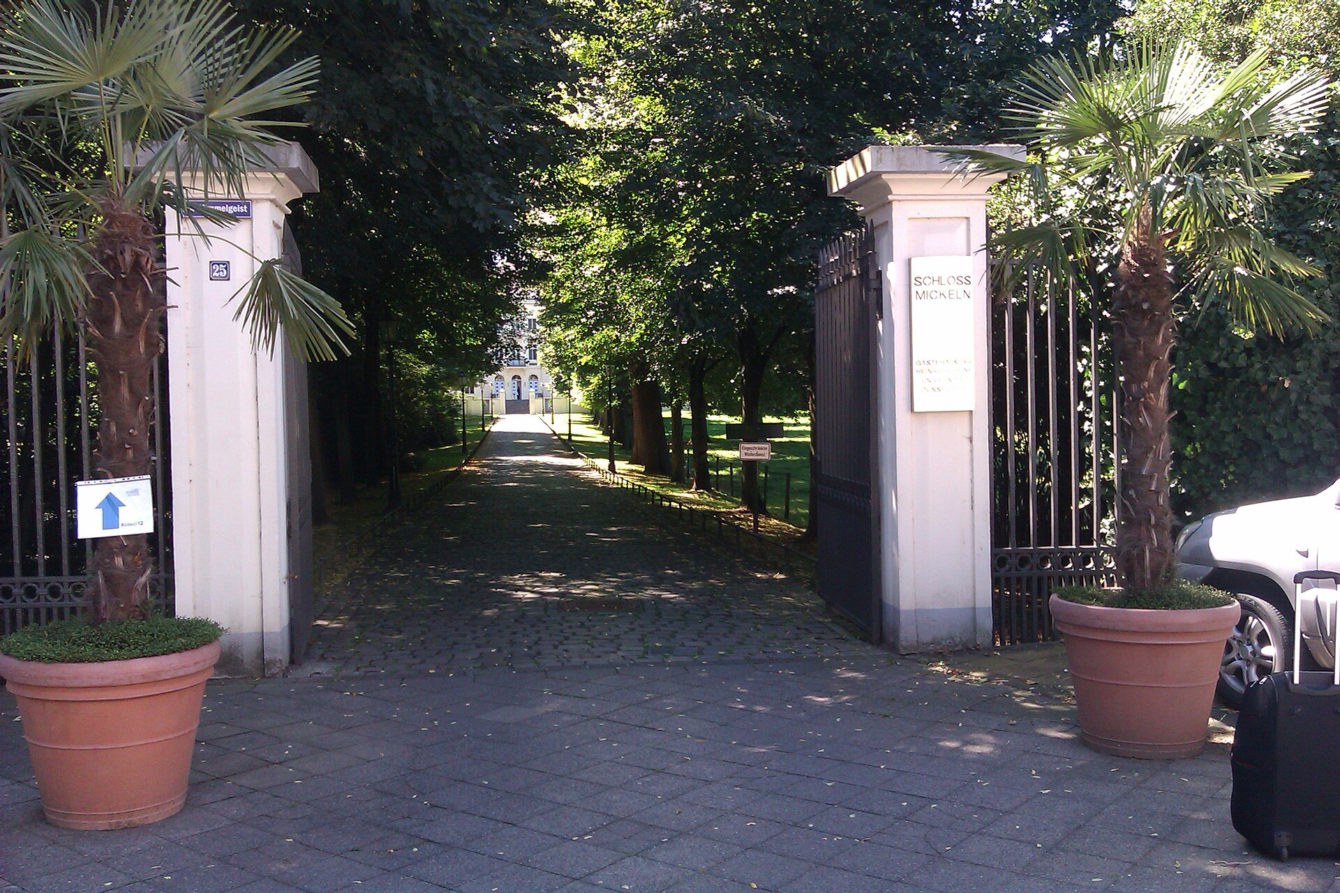 Schloss Mickeln